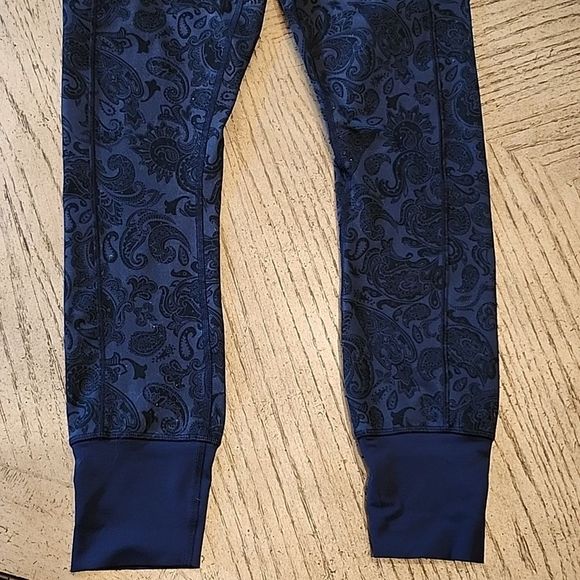 Lululemon size 6 blue Paisley print jogger leggings - Picture 5 of 14